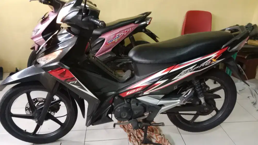 Honda supra 2014,pjk hidup dan suratnya lengkap. Unit siap pakai luar
