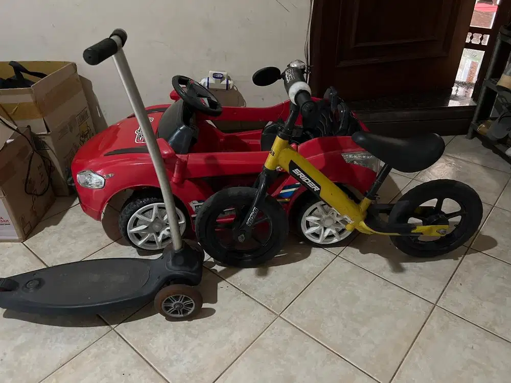 Bundling 3 item (Mobil Aki, skuter,balance bike)