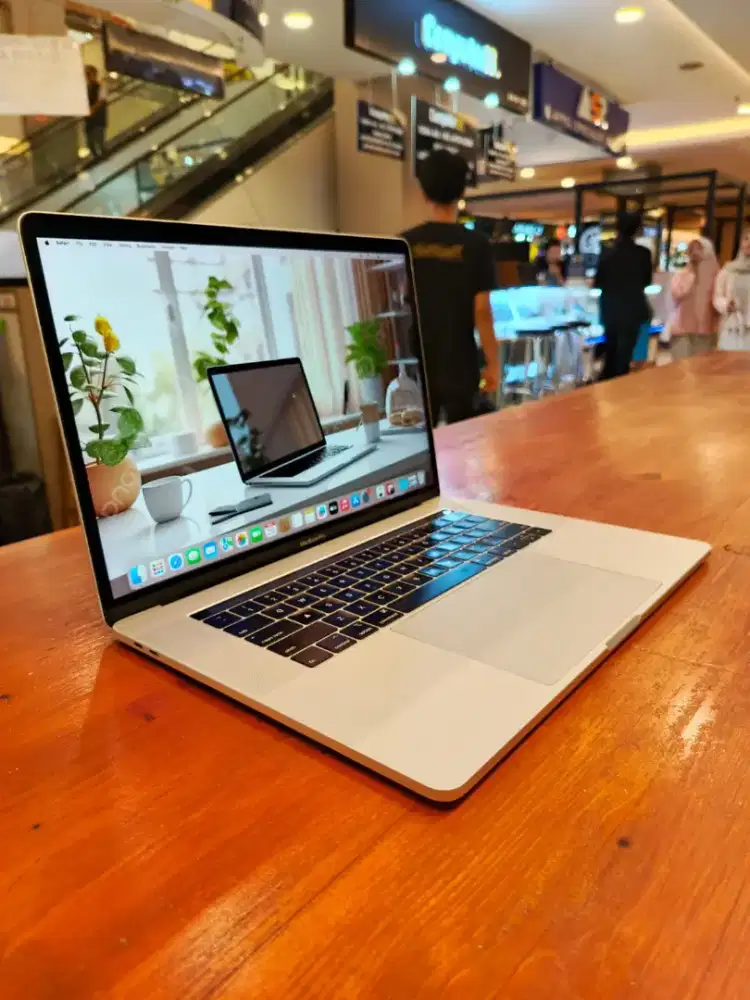 Macbook Pro Retina 15 inch , 2018