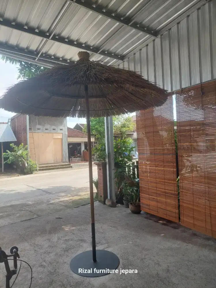 Taman payung atap alang alang