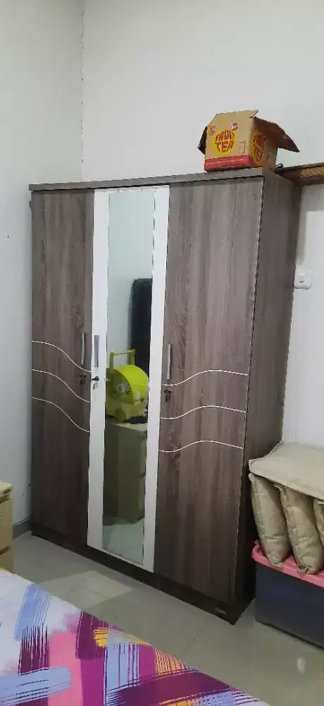 Dijual perabot dan furniture rumah tangga .