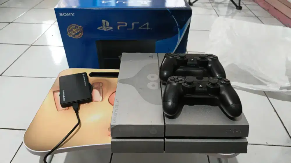 PS4 Limited Edition silver