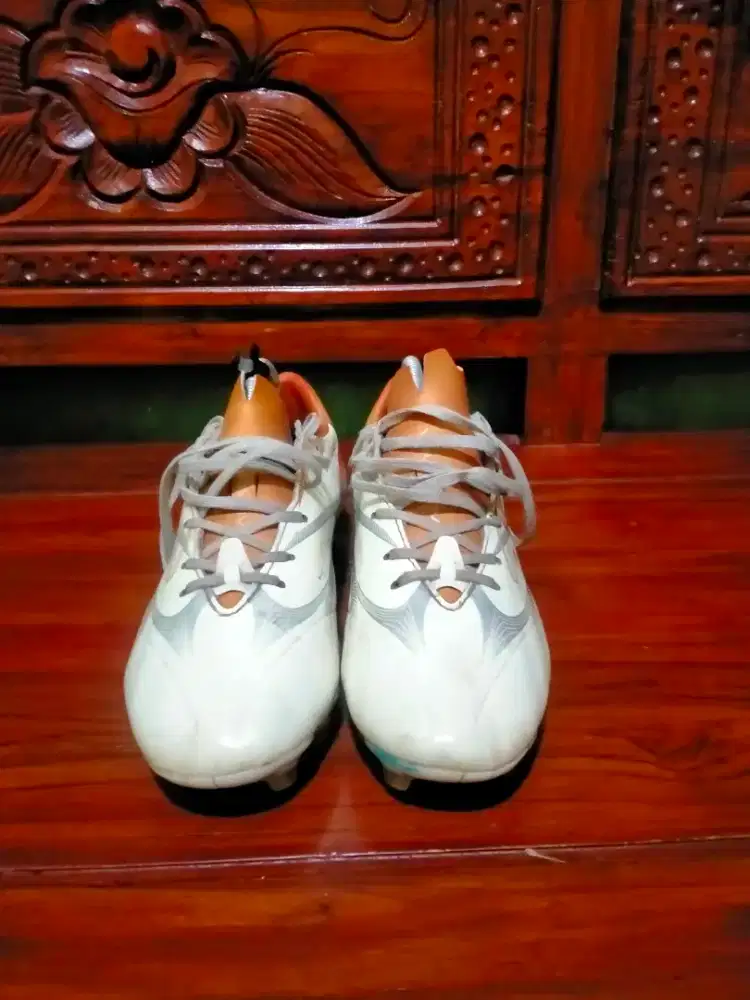 Sepatu bola specs galactica morph (white)