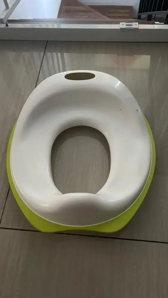 Dudukan toilet anak merek Ikea