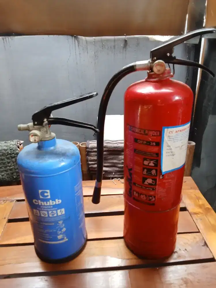 Borongan 2 unit Tabung APAR ukuran 2 dan 3.5 Kg, COD Cijantung Dsk