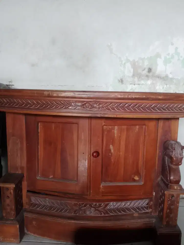 Meja jati ukir unik serbaguna