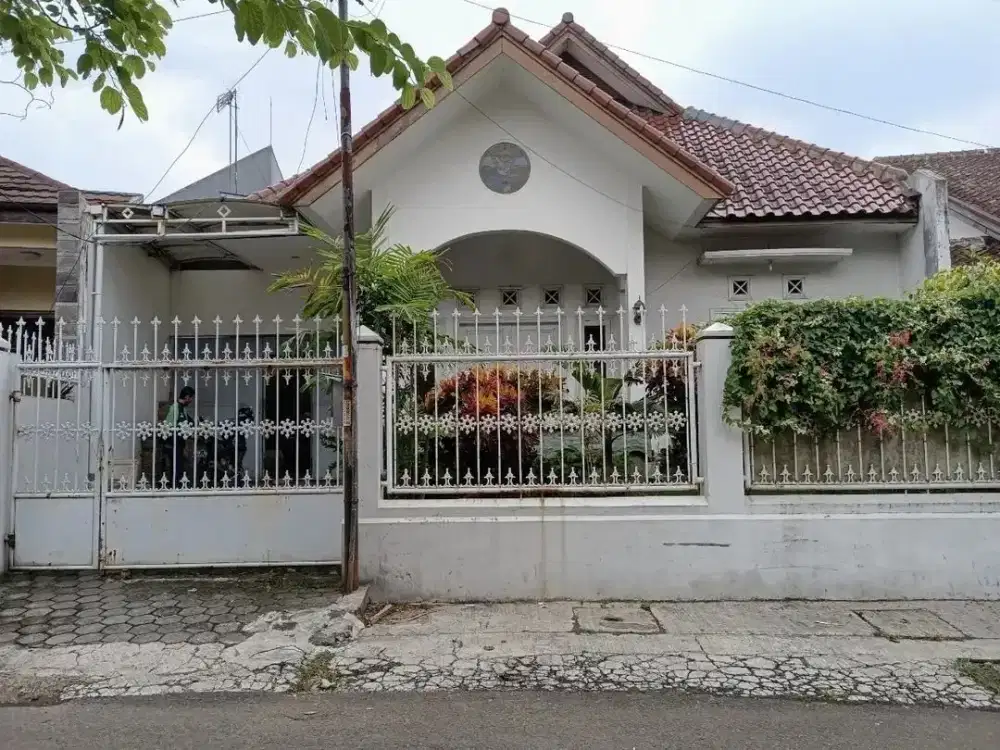 DIJUAL DAN DISEWAKAN RUMAH SAYAP RIAU KOTA BANDUNG. TANAH KOTAK STRATEGIS