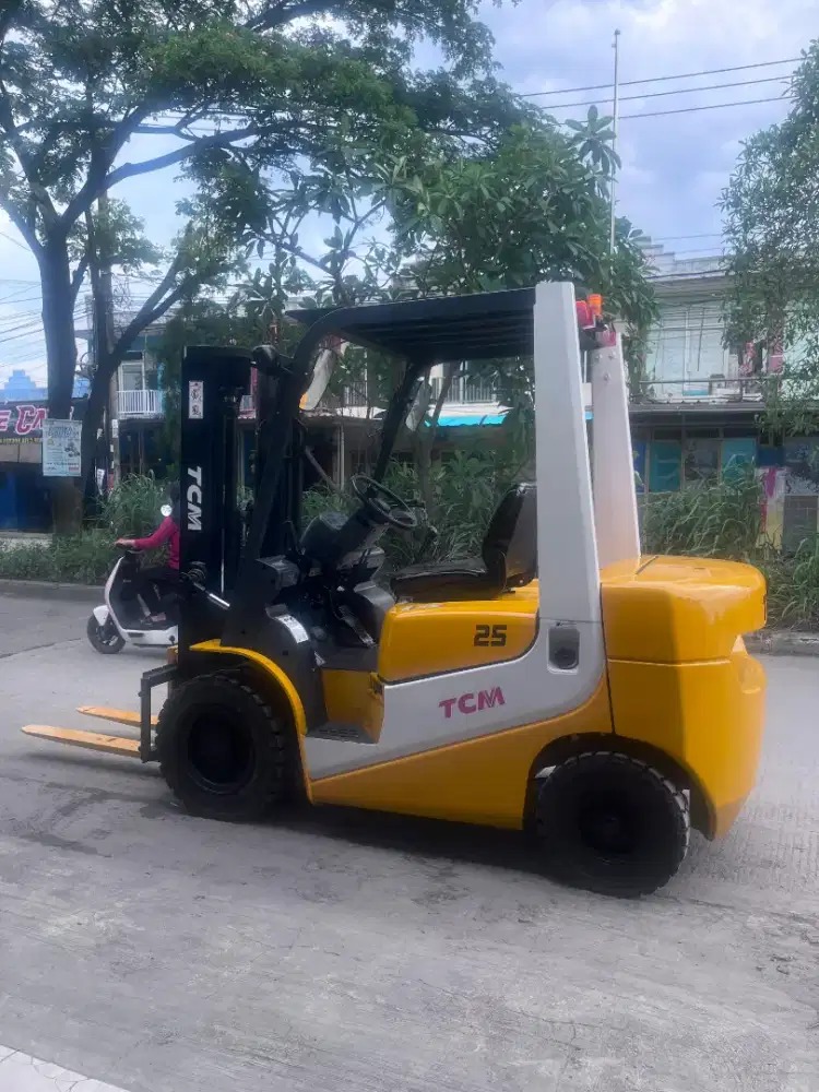 Forklift TCM 2,5 Ton,Manual,Tiang Fullfree,Isuzu C240,C6,Tahun 2005