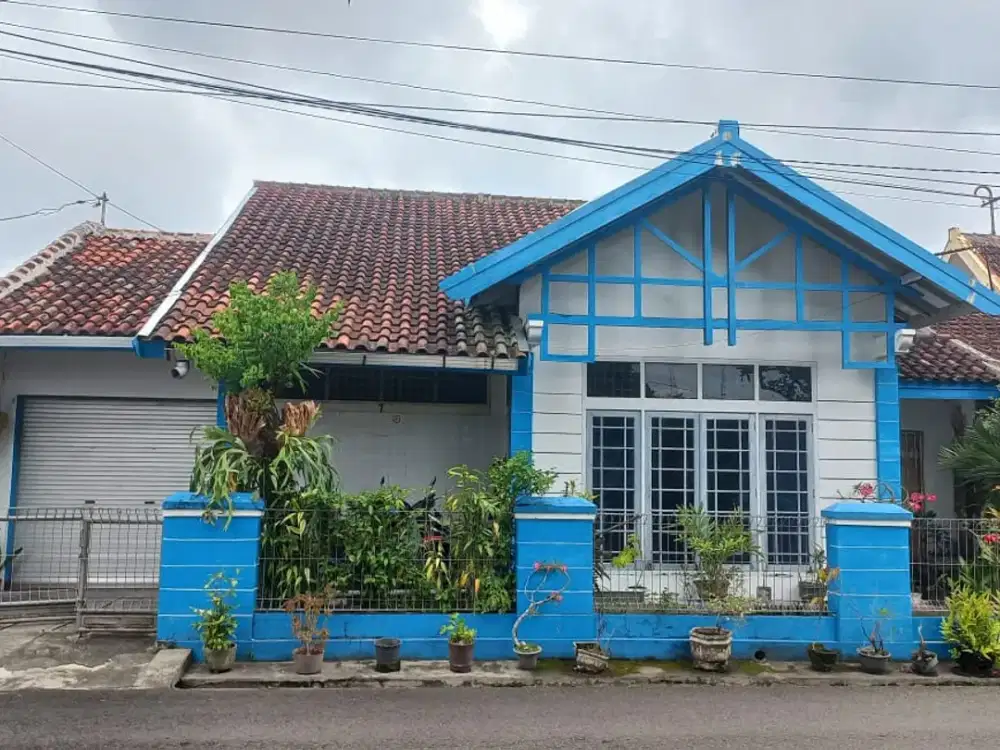 Dijual rumah ditengah kota yogya, Ada taman kcl dan kolam ikan, lokasi baciro dekat fasum