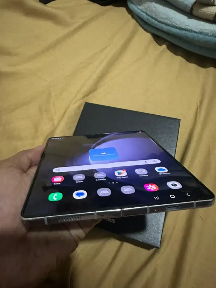 Samsung galaxy z fold 5 icy blue