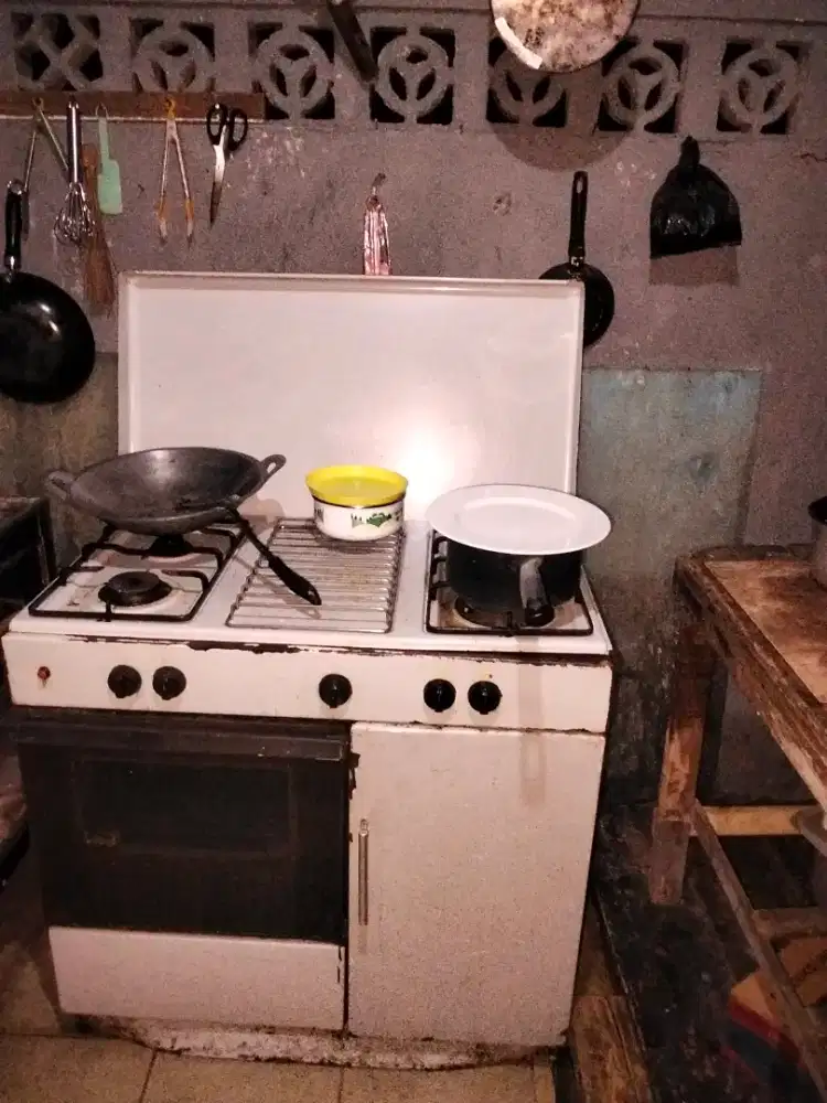 Kompor 4 tungku, kelengkapan oven+ lemari gas+pemantik listrik