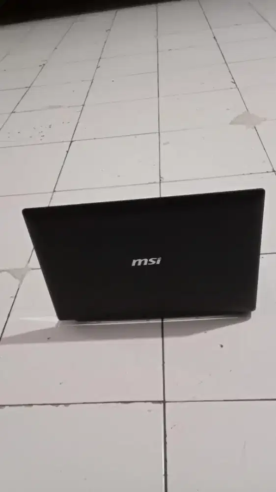 laptop MSI FX400 layar 14 inch, core i3, ram 6gb SSD