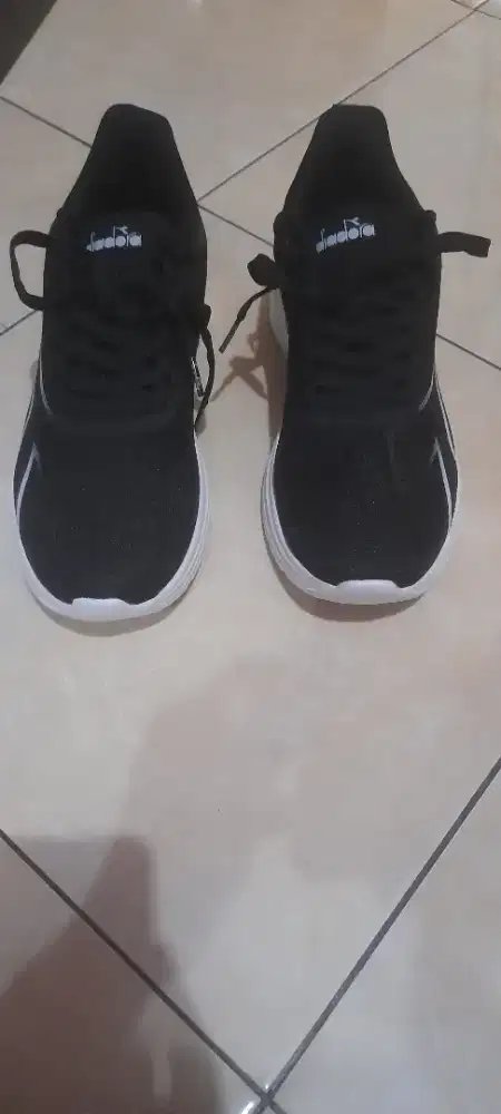 Sepatu diadora pizen running men