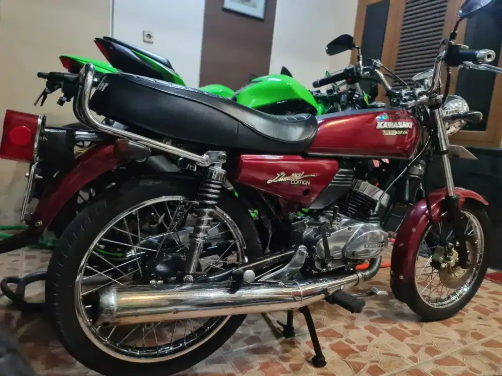 Kawasaki binter kh100 2tak (motor klasik)