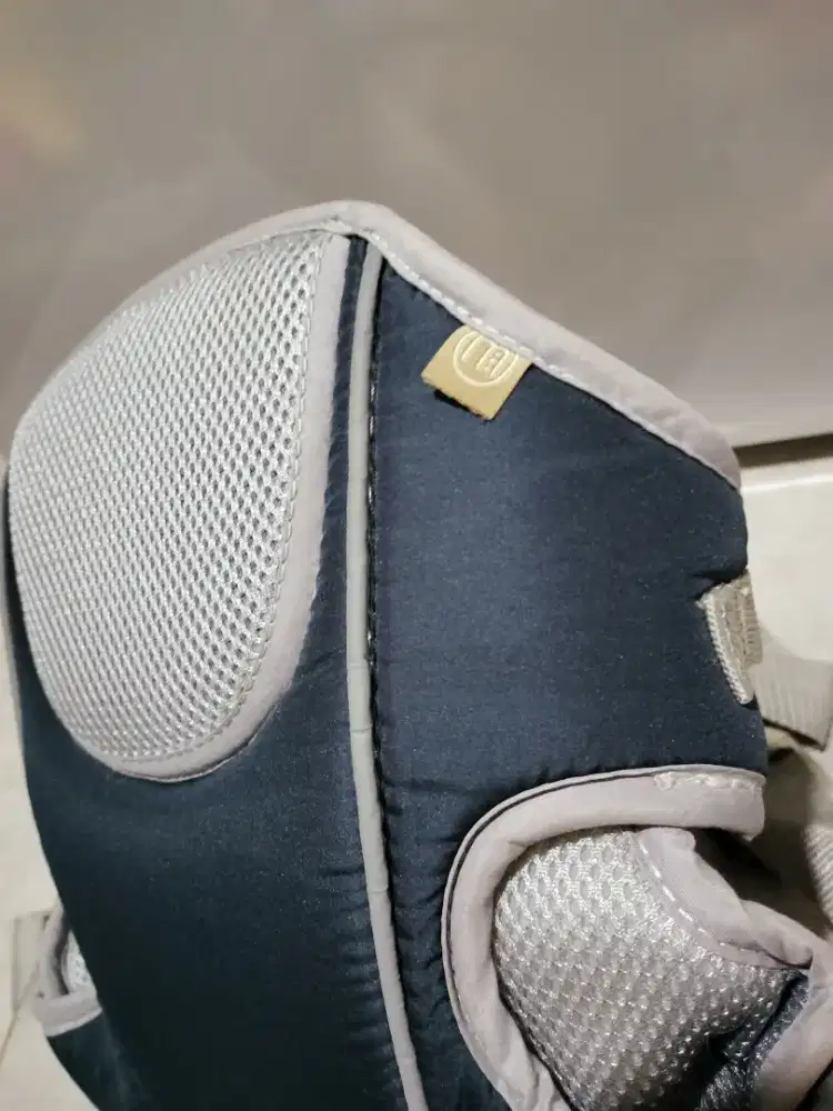 Gendongan Bayi Depan 4 Position - Mothercare