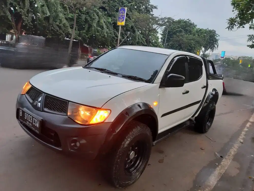 Strada Triton Exceed (4x4) Double Cabin 2011