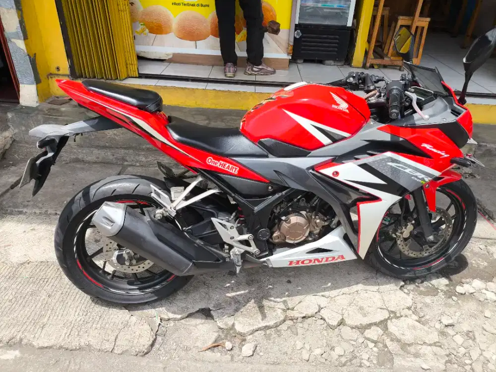 Jual CBR 150R Red