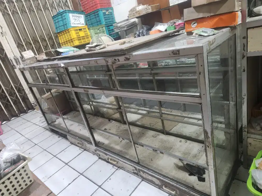 Etalase Buat berjualan