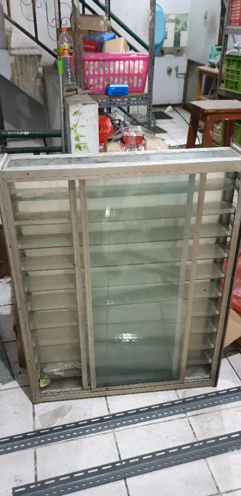 Etalase Buat berjualan