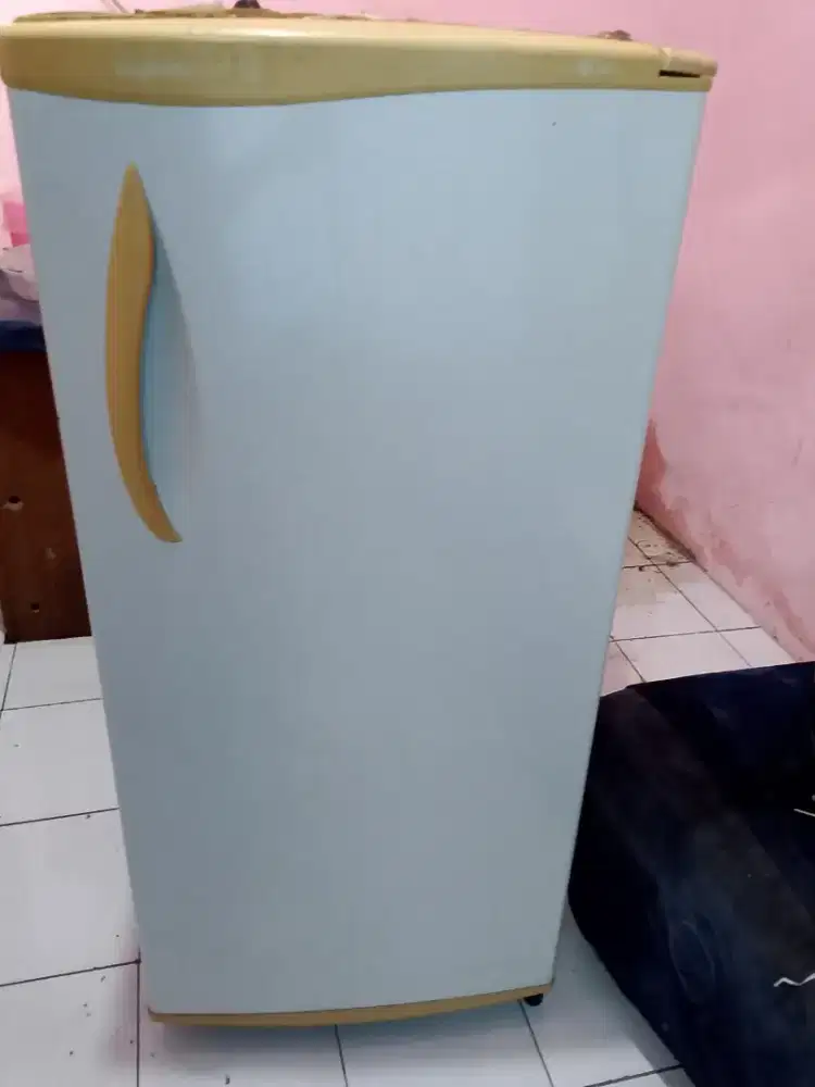 Dijual lemari es LG EXPRESS COOL Rp.500.000 nego