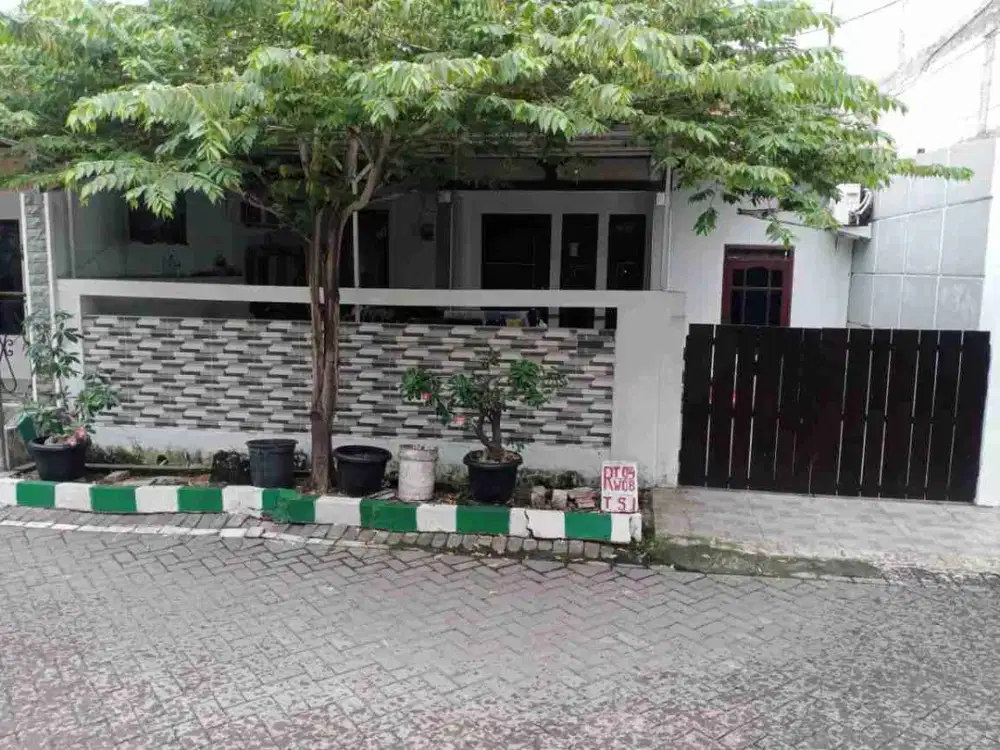 Dijual rumah di taman Siwalan gresik lokasi strategis