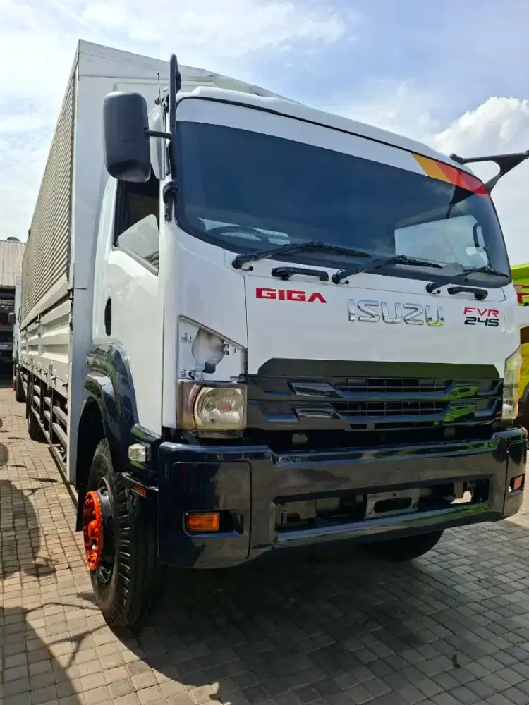 Truk WingBox Isuzu Giga FVR245 Engkel 4x2 Th. 2019
