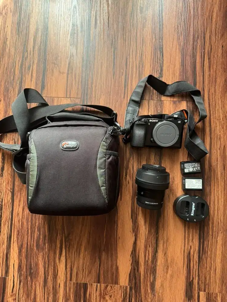 dijual kamera Sony A6000+ lensa sigma fix 1.4