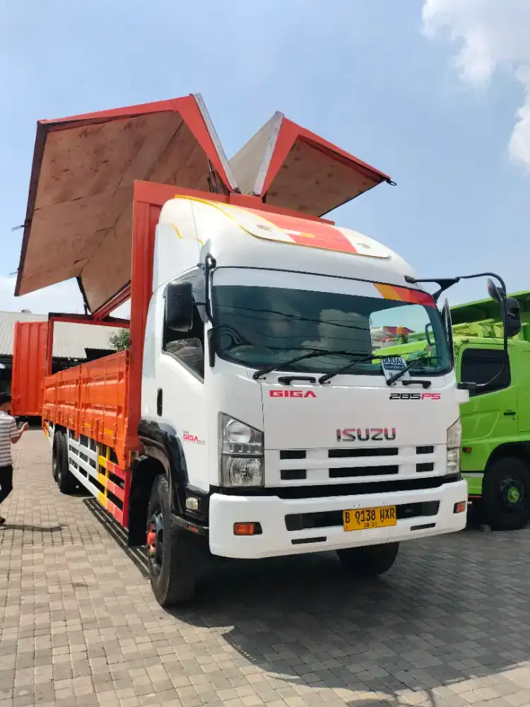 Truk WingBox Isuzu Giga FVR285 Tronton 6x2 Th. 2017