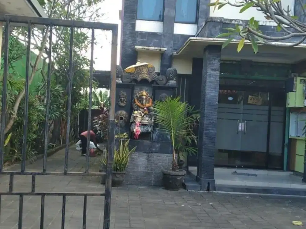 UNIT LANGKA! Tanah 3 Are & Bangunan Kantor 2 Lantai di Mainroad Pura Demak – Lokasi Premium! ( RB / LM )