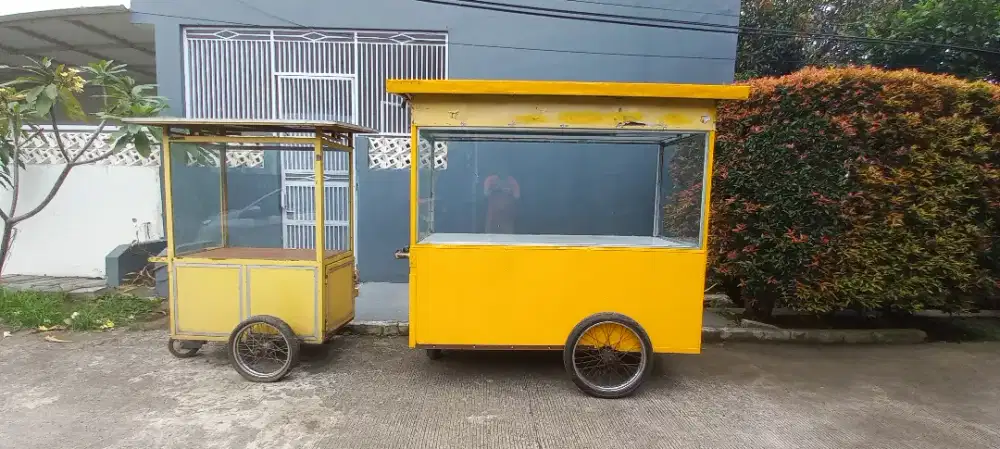 Gerobak jualan bahan besi