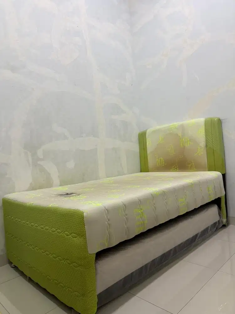 Kasur sorong 2 tingkat