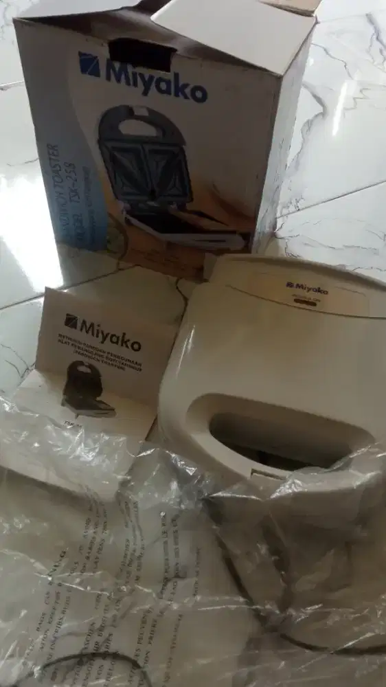 Sandwich Toaster atau Pemanggang Roti