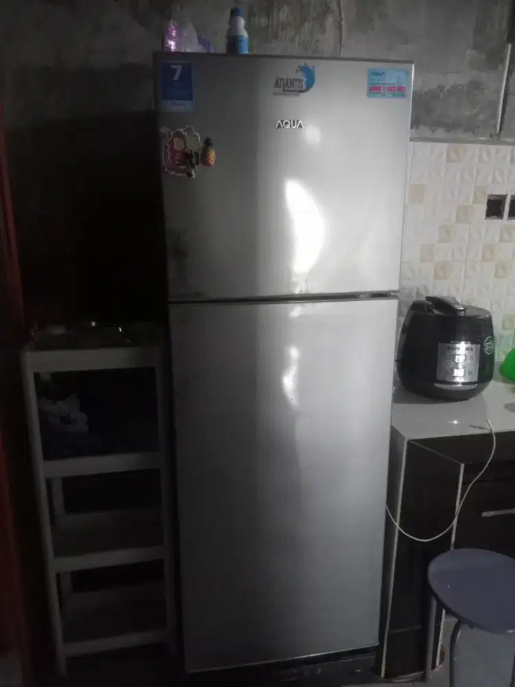 Kulkas 2 pintu merek aqua