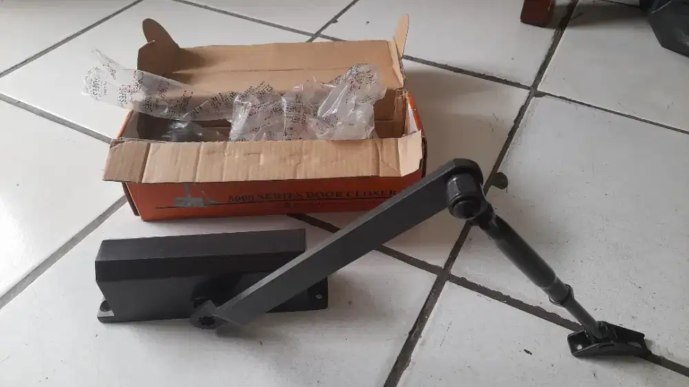 Doorcloser Rafes dan Engsel Pintu Alta