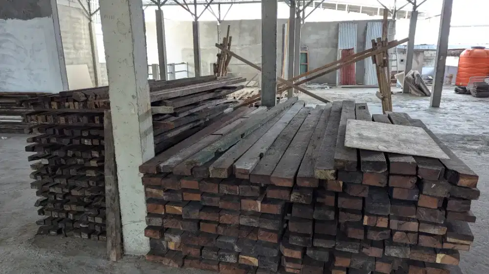 KAYU MERBAU TUA (IPIL)