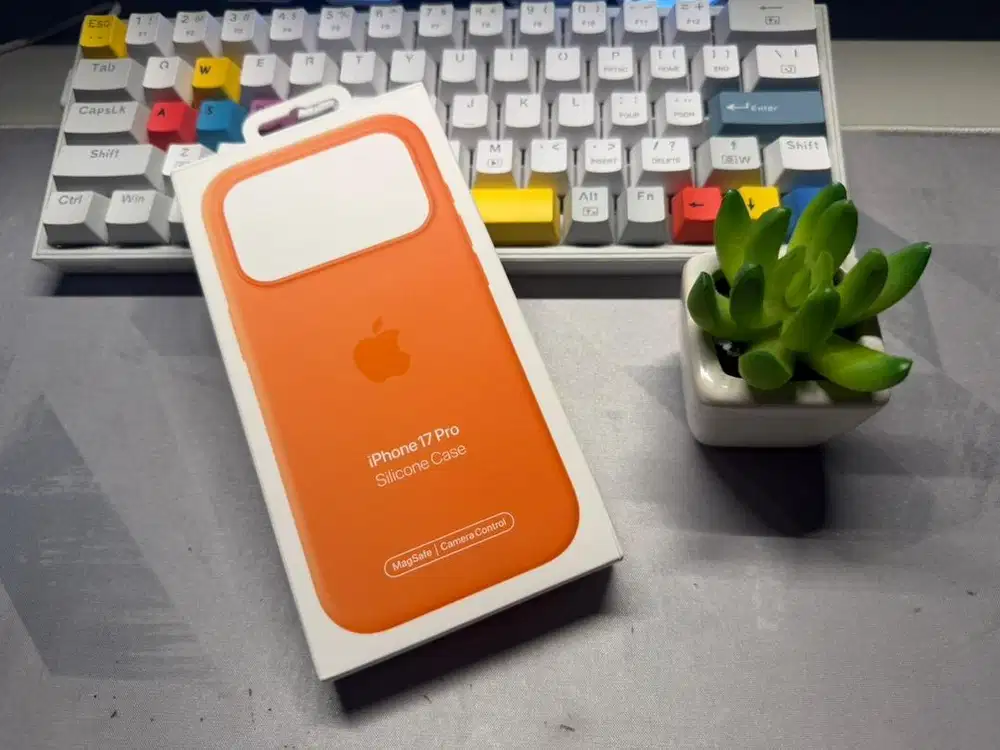 Casing silicon iphone 17 pro original cosmic orange