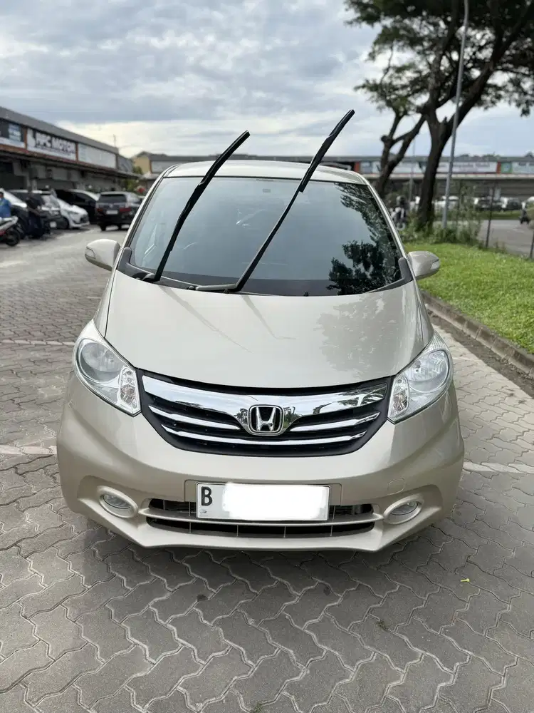Honda Freed PSD 2013 AT Matic Kuning keemasan