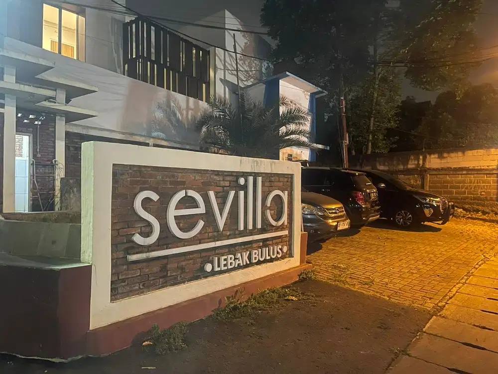 Rumah Sevilla Lebak Bulus. 14 menit ke MRT Lbk Bulus