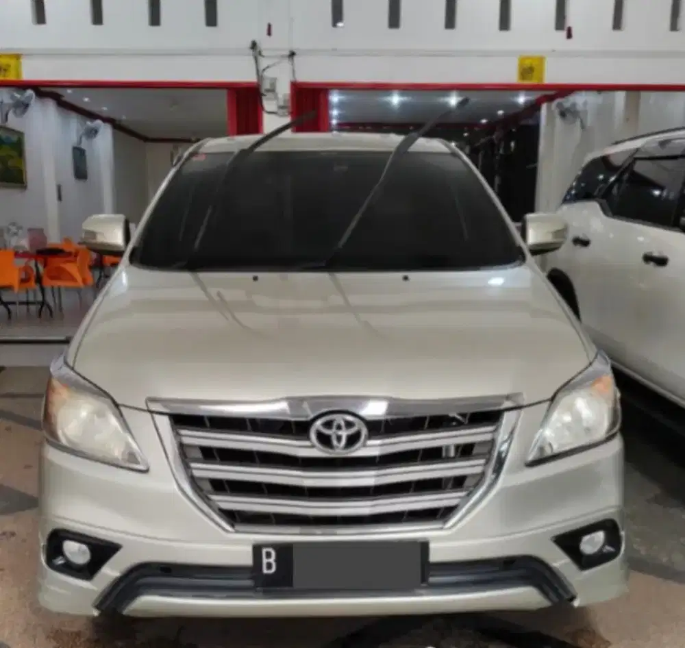 TOYOTA KIJANG INNOVA 2.0 G LUXURY MANUAL 2014