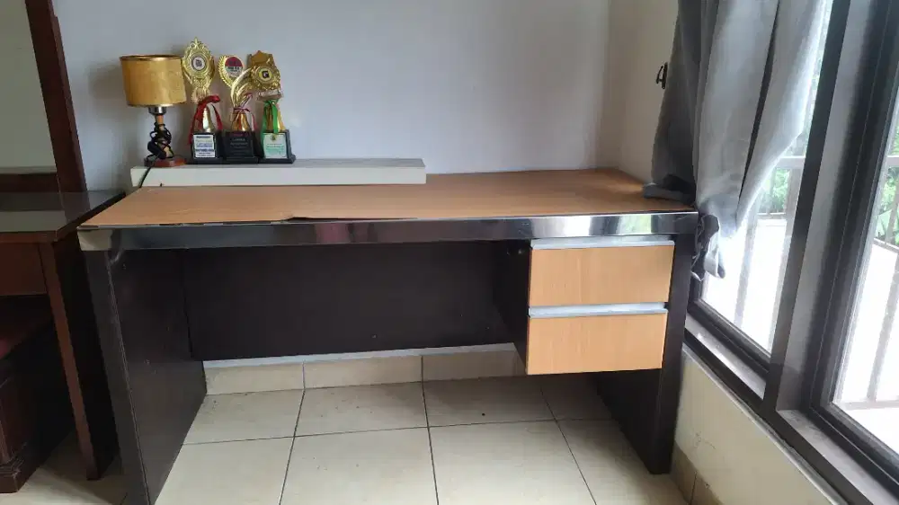 Dijual meja kerja atau meja belajar