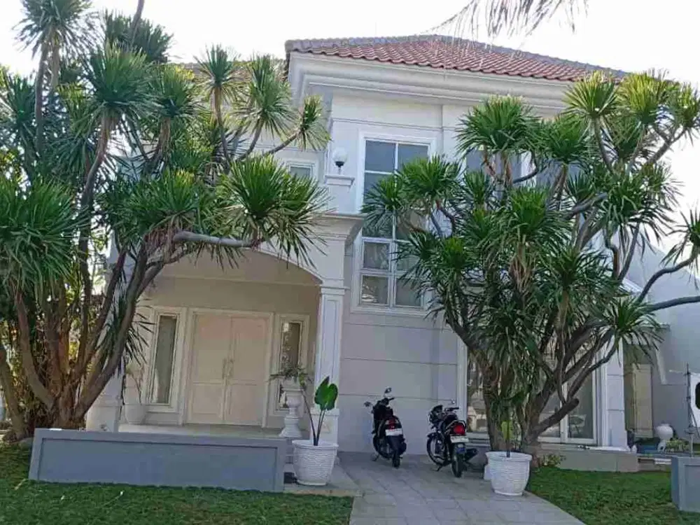 DISEWAKAN – RUMAH MEWAH HOOK REGENCY 21 SURABAYA
 Jl. Arief Rachman Hakim, Perumahan Regency 21