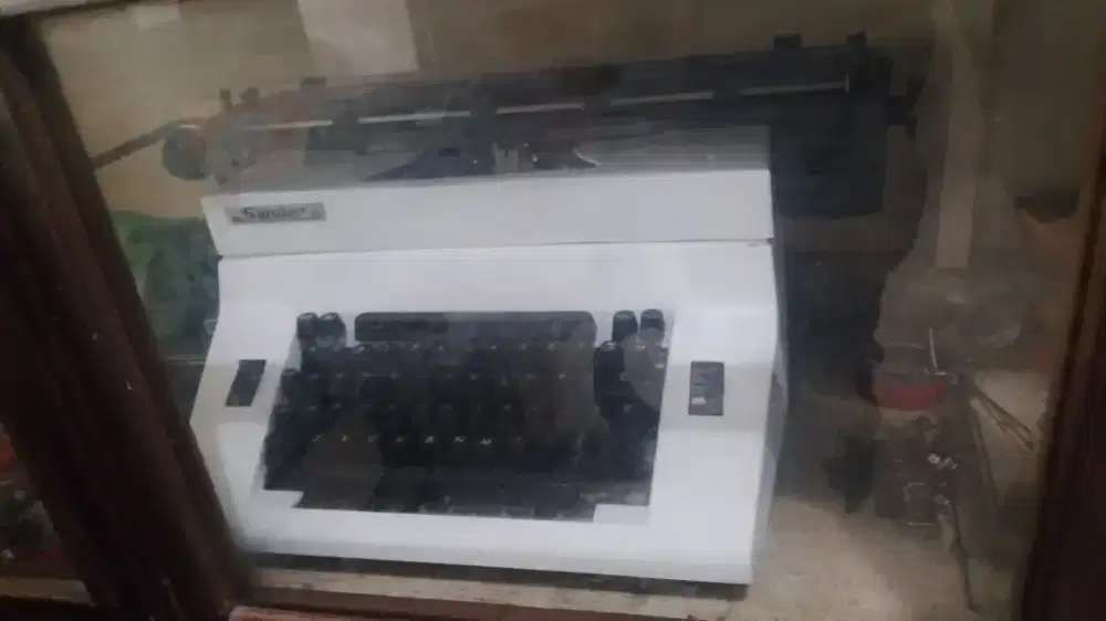 Mesin tik merek SANDER (OPTIMA)