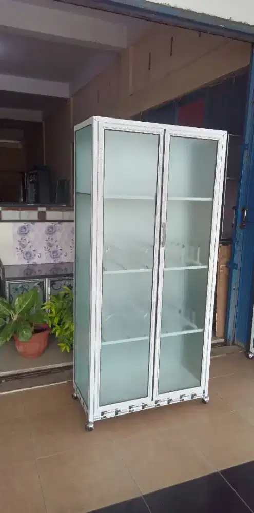 Lemari piring 2 pintu