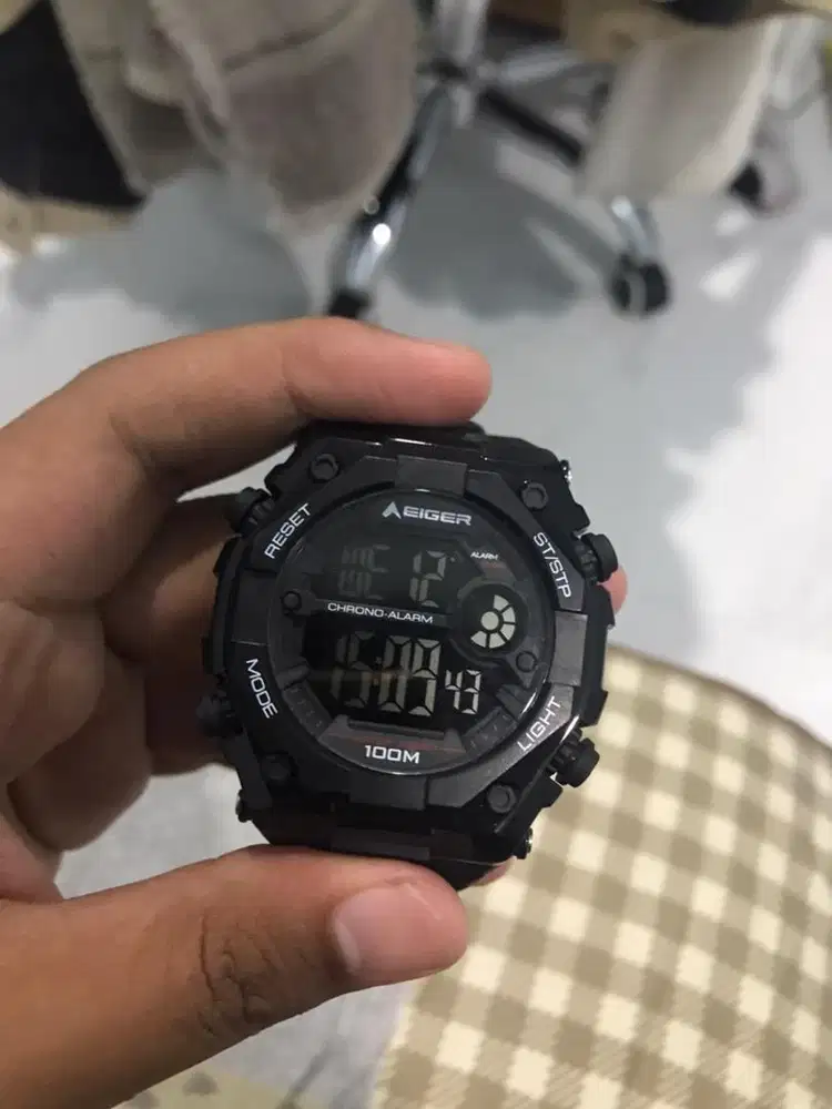 EIGER LCD WATCH 1.0