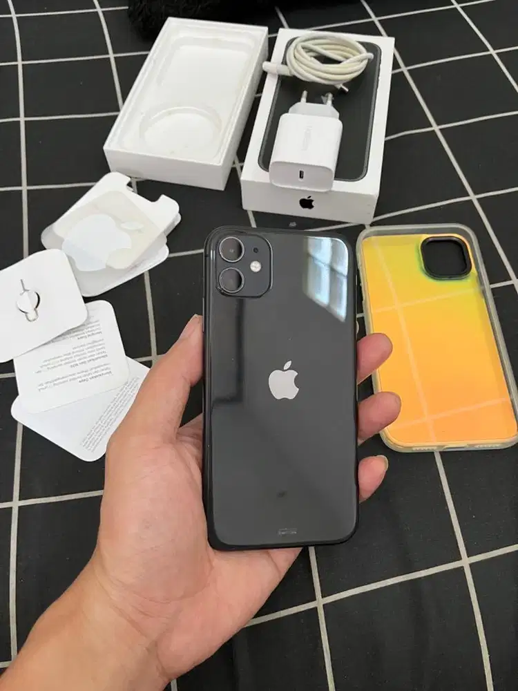 Dijual iPhone 11 64gb iBox original tangan pertama