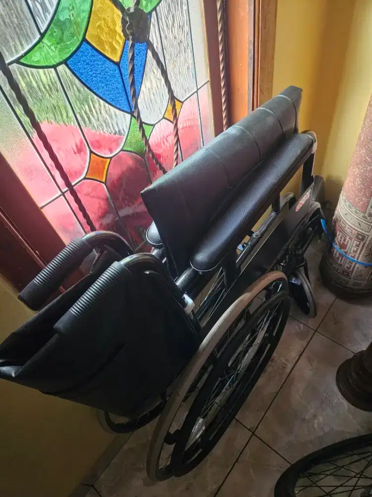 GEA Kursi Roda Standard FS 875