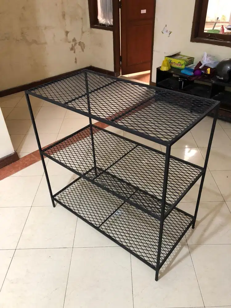 Rak Besi Storage