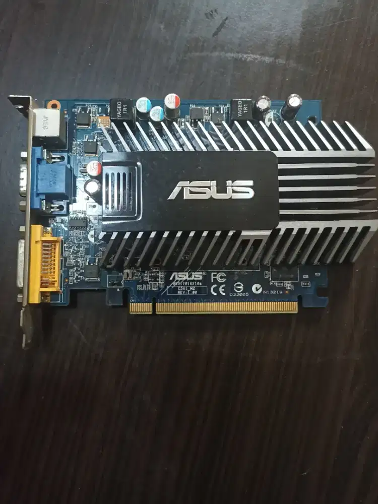 VGA kartu grafis ASUS EN8400GS Silent
