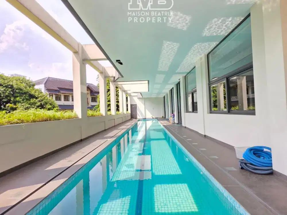 LUXURY HOOK HOUSE FULL FURNISHED WITH POOL AND ROOFTOP VIEW DAMAI INDAH GOLF DI TELAGA GOLF BSD