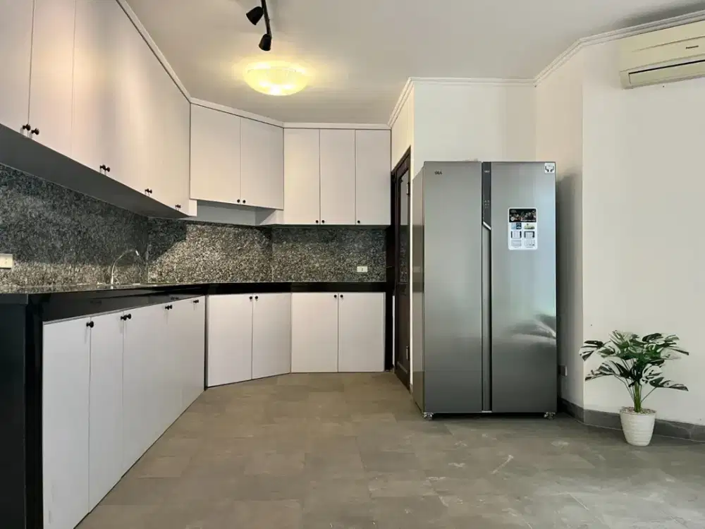 Dijual/Disewakan Rumah di Ancol Barat Lt.14x25m2 Full Furnished